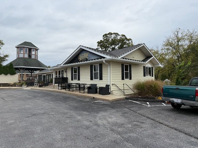 Gallery photos for Upshot Coffee Sparkles with a Fresh Clean-Up and Holiday Lighting: Image #2