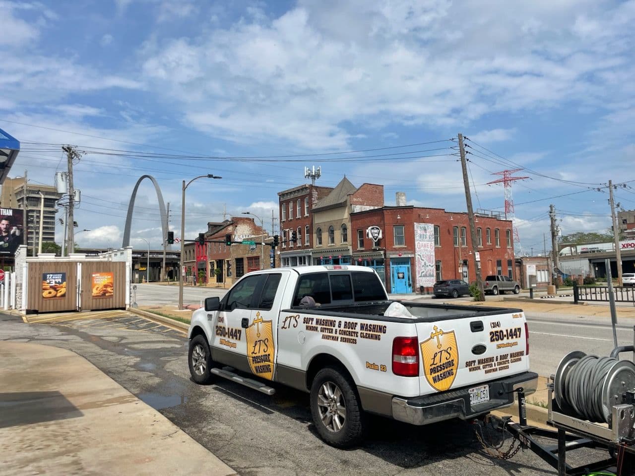Gallery photos for Transformative Commercial Cleanup in St. Louis: Image #1