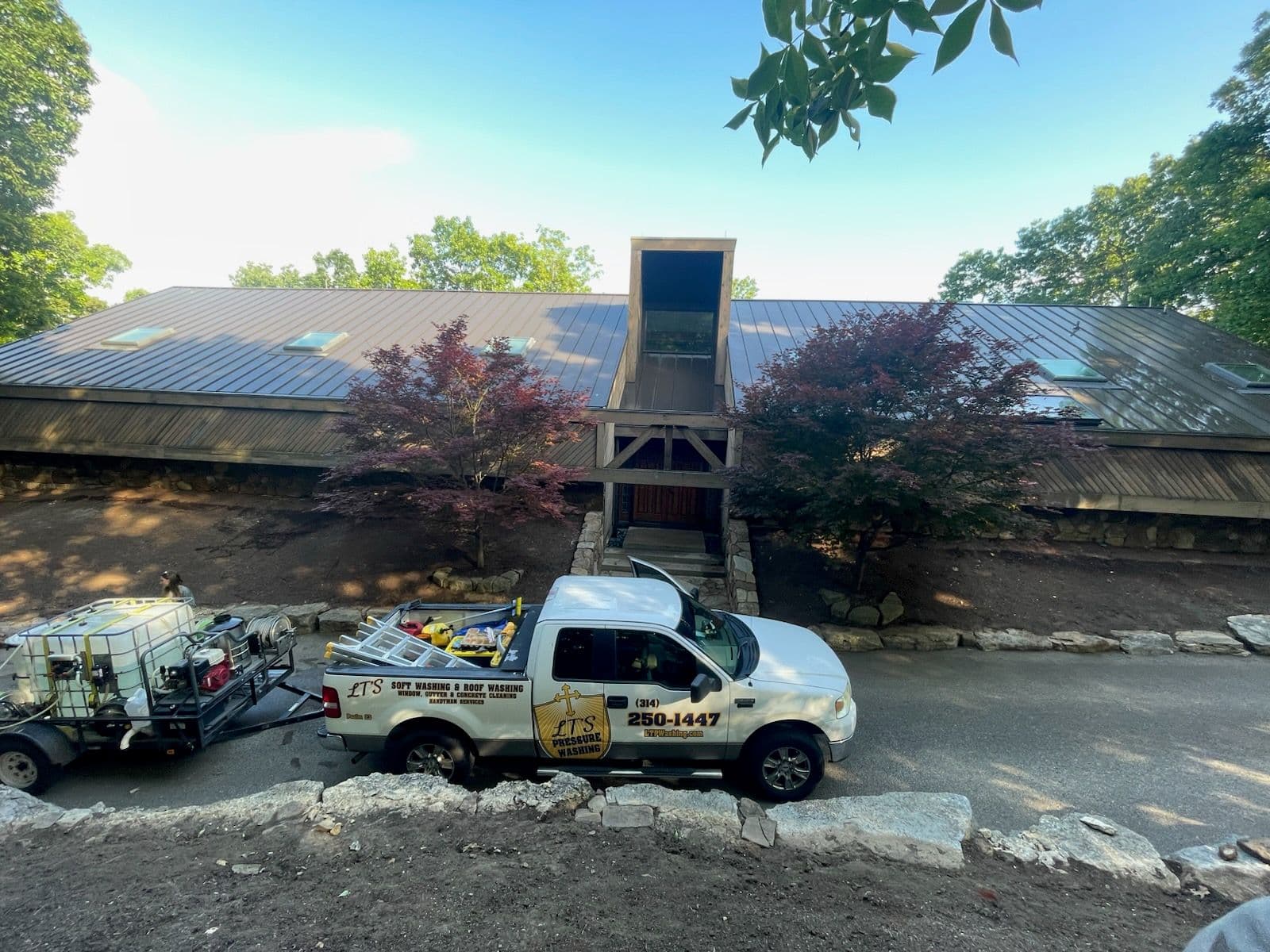 Ballwin MO Roof Cleaning Transformation image