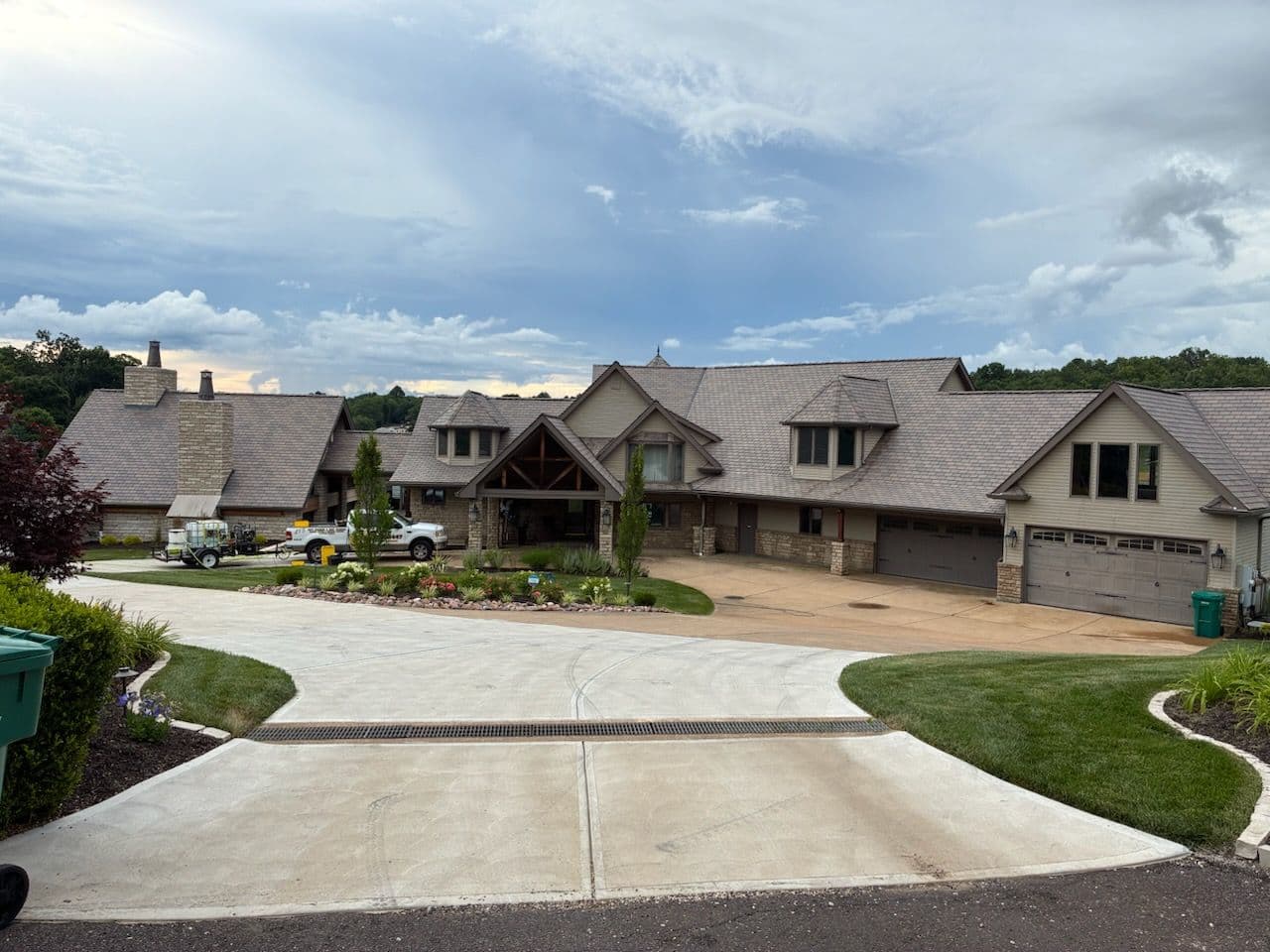 Gallery photos for Bright Lakefront Views with Professional Cleaning: Image #1